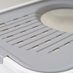 IRIS USA enclosed litter box provides cats a private space