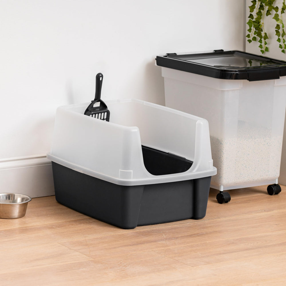 IRIS USA litter box with deep pan and open access for quick use.