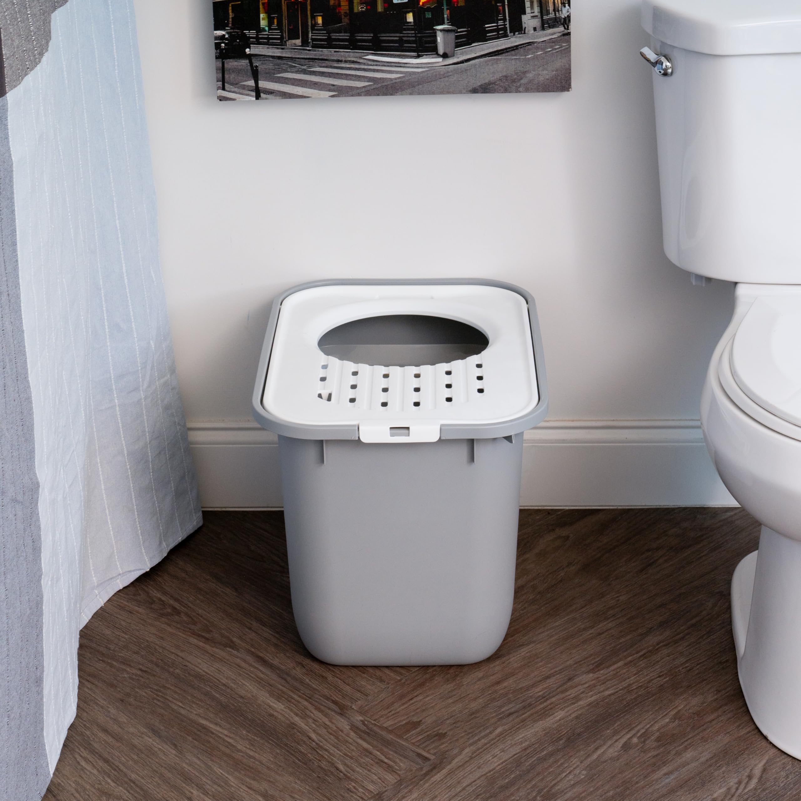 IRIS USA two-tone design offers a durable, functional solution for cat care.