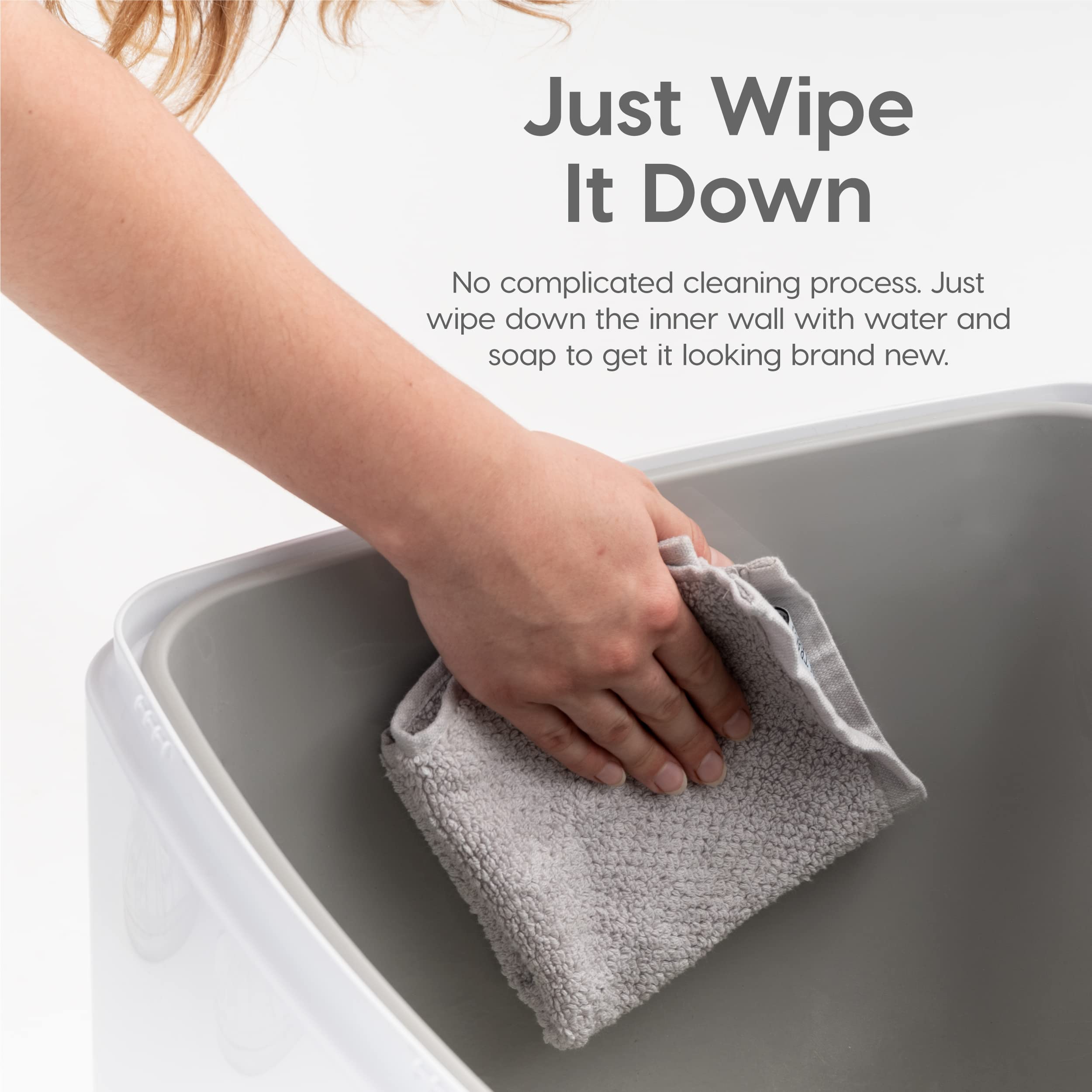 IRIS USA enclosed litter box helps control odors while keeping dogs out.