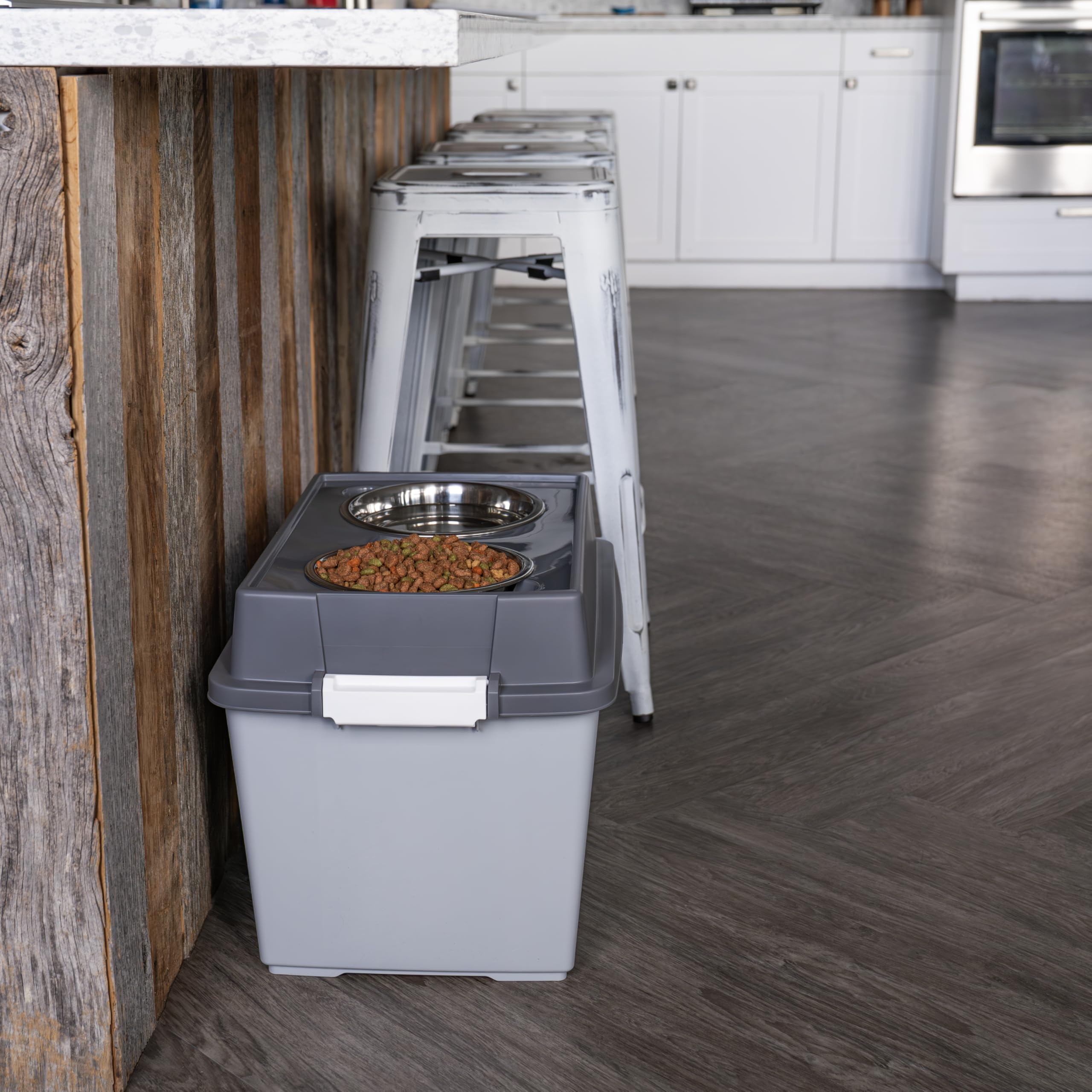 IRIS USA portable feeding station ideal for home, outdoors, and travel