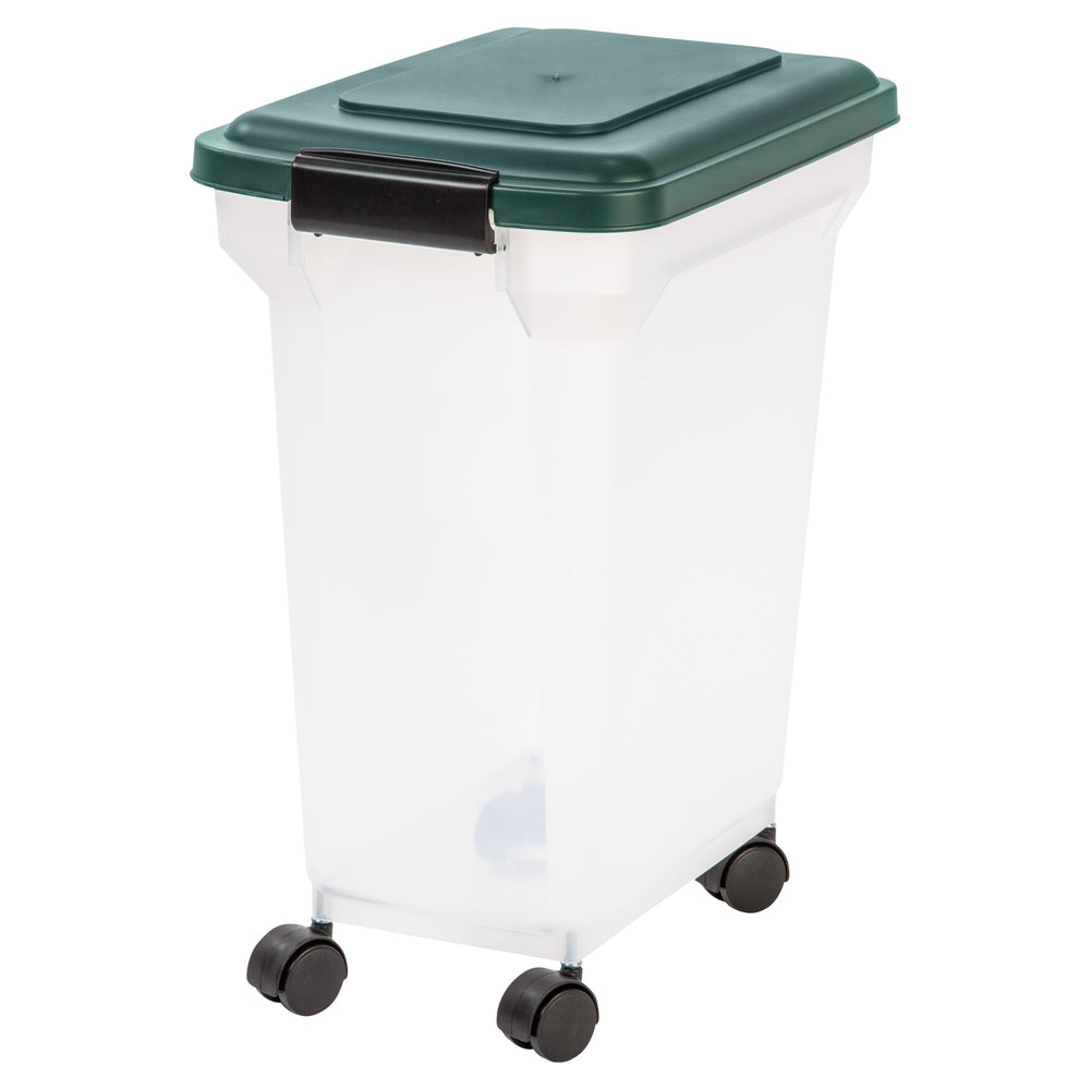 IRIS USA Remington airtight container with closed lid preserves dry pet food freshness