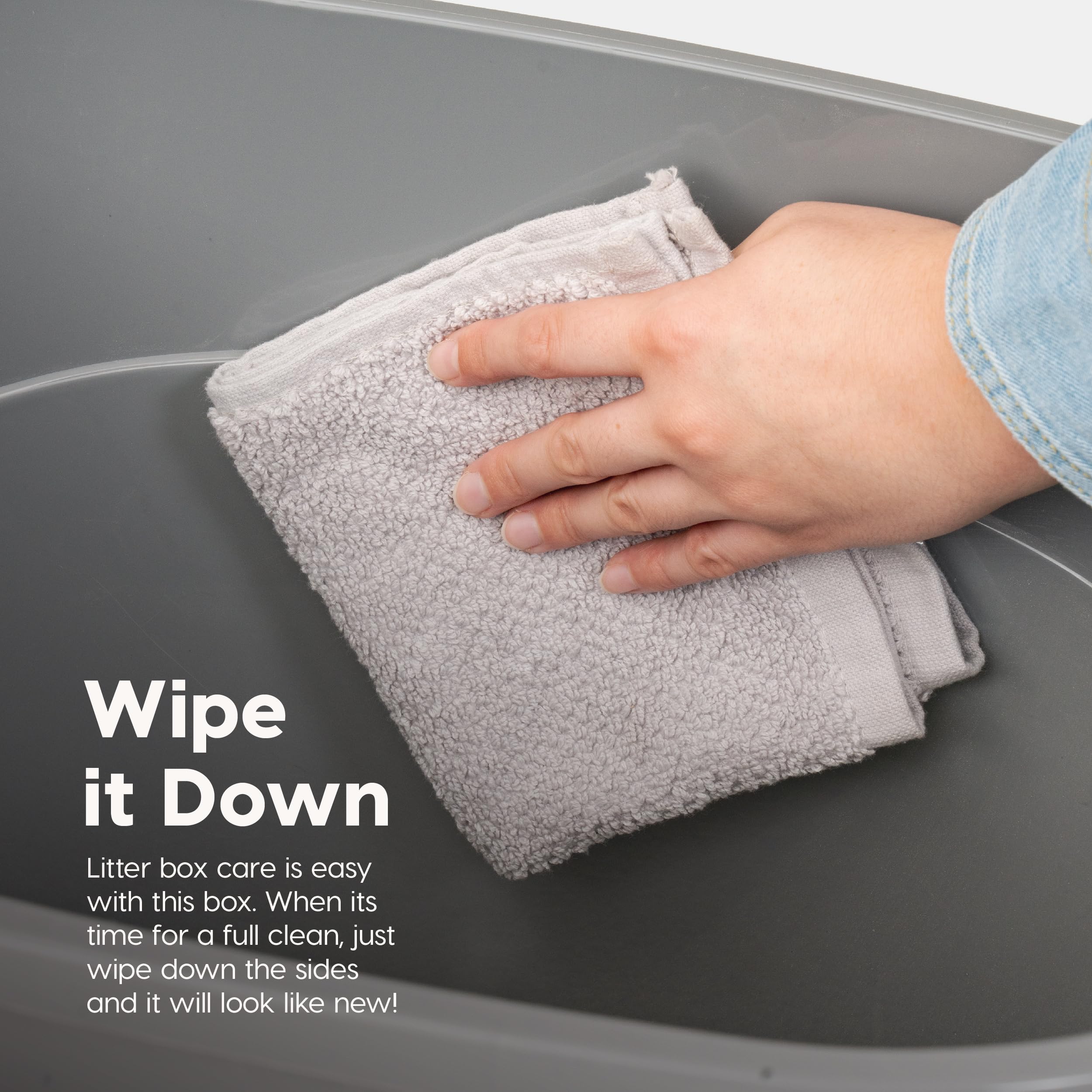 IRIS USA scoop hook storage keeps the included scoop ready between cleanings.
