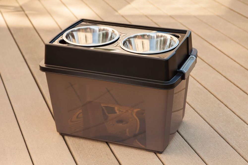 IRIS USA buckle-lid spill-proof storage protects dry food during travel.