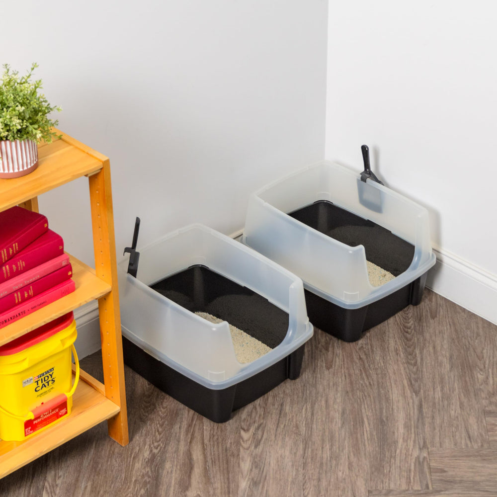 IRIS USA stain-resistant litter tray staying cleaner after regular use