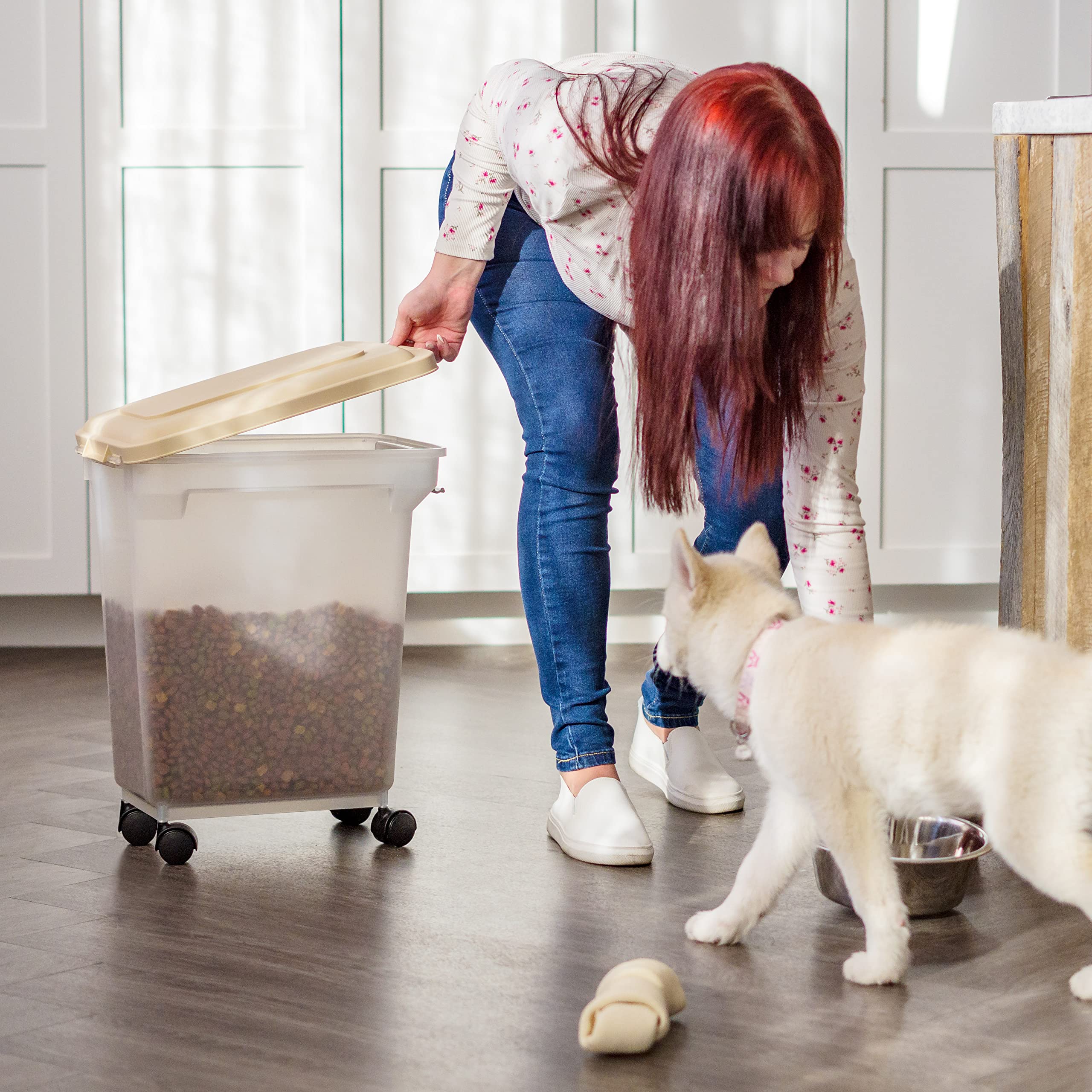 IRIS WeatherPro capacity up to 22 lbs for bulk pet food storage.
