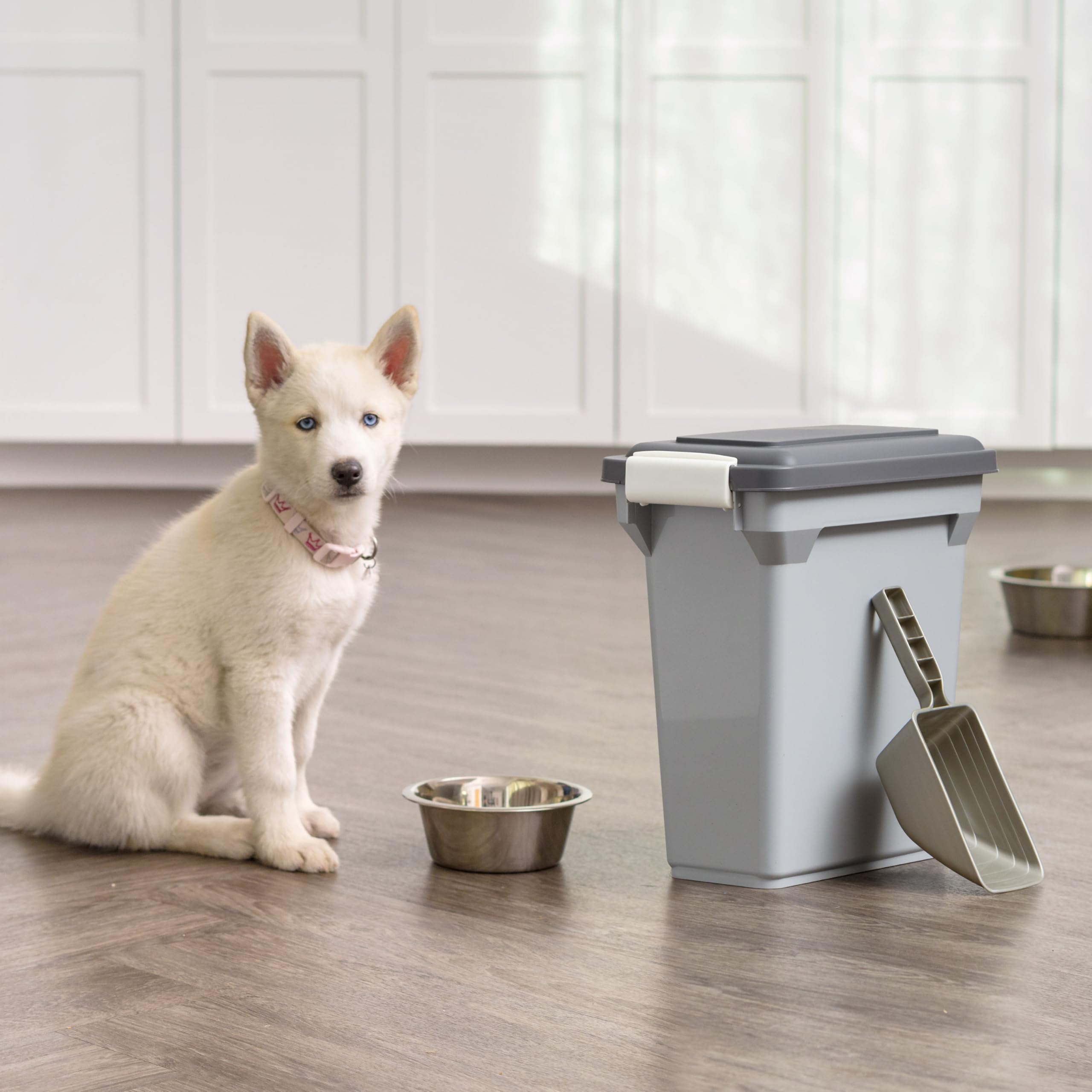 IRIS USA holds up to 13 pounds of food and treats for convenience.