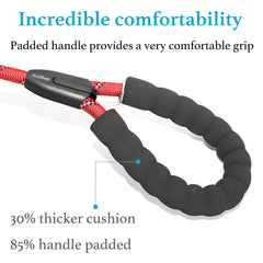 iYoShop 360° swivel design prevents tangling as dogs move.