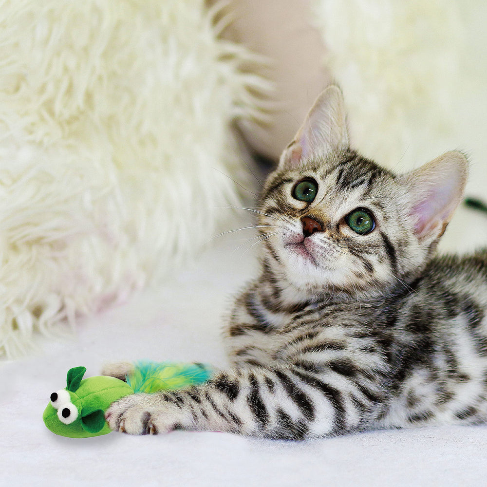 Jumpaws toy with rattle adds audible attraction for cats.