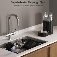 JUNSPOW anti-slip buckle and base stabilize the dispenser during play.