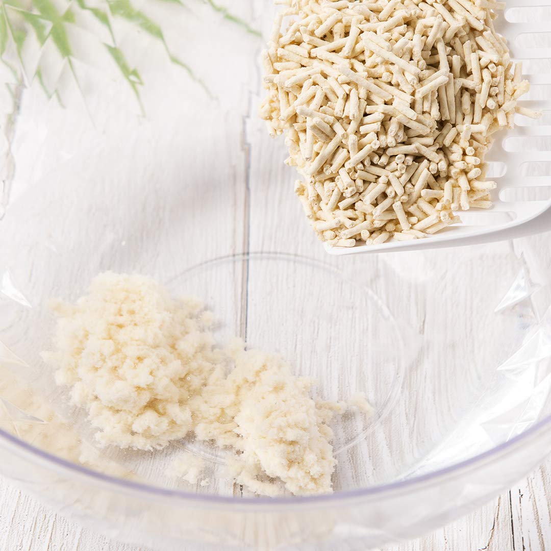 Pour and scoop scene highlights easy clumping and mess-free handling.