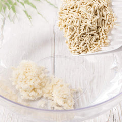 Pour and scoop scene highlights easy clumping and mess-free handling.