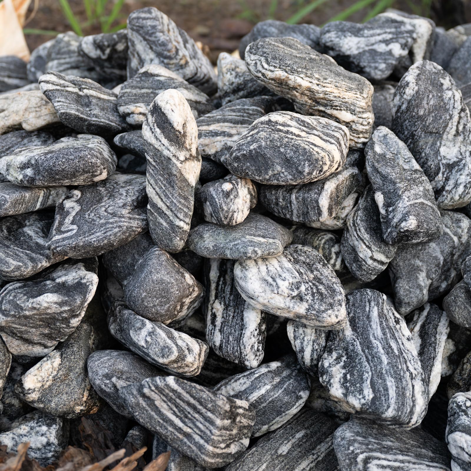 KINGRUI Snowflake-textured rocks pair with driftwood for aquascapes.