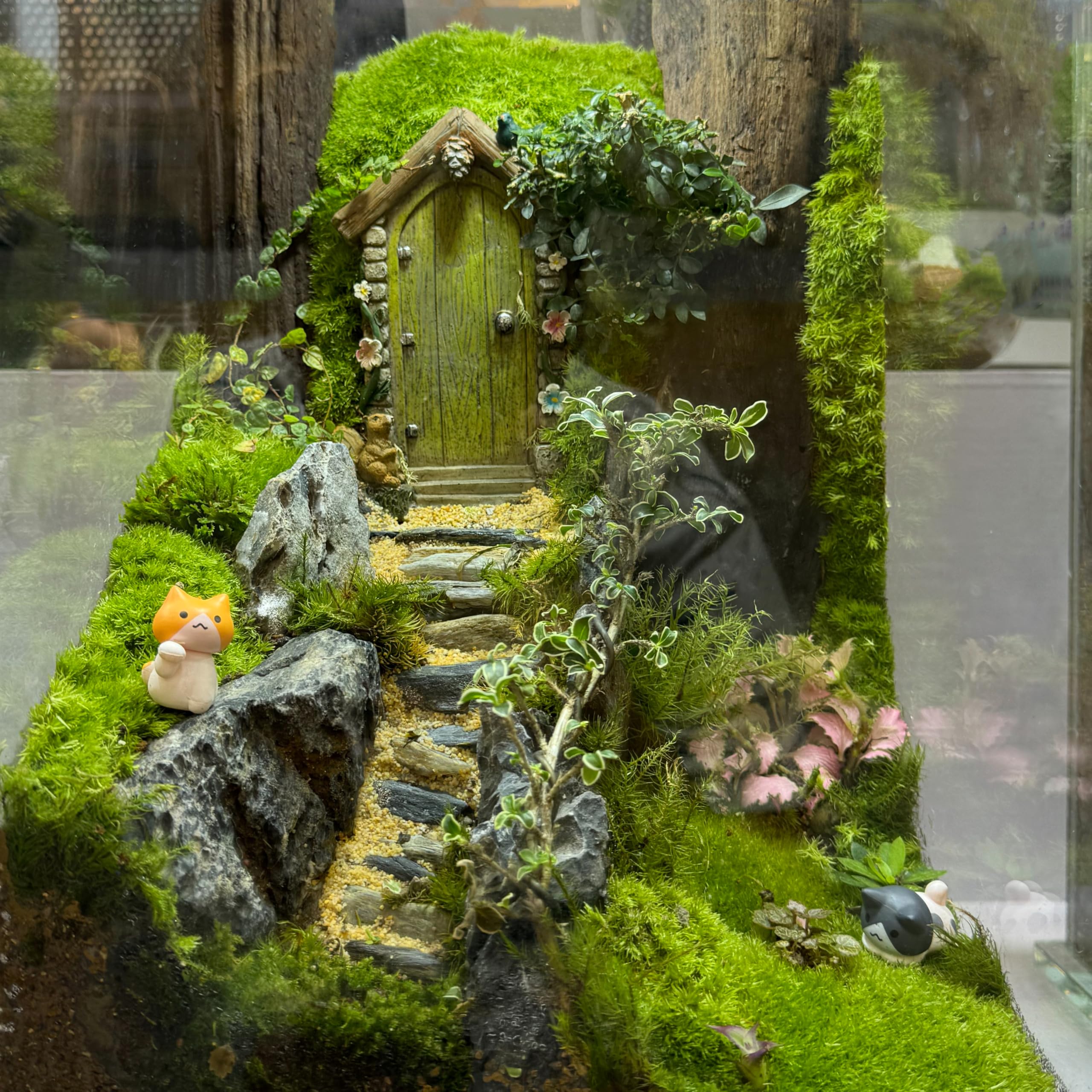 KINGRUI Seiryu stones improve planter drainage and airflow.