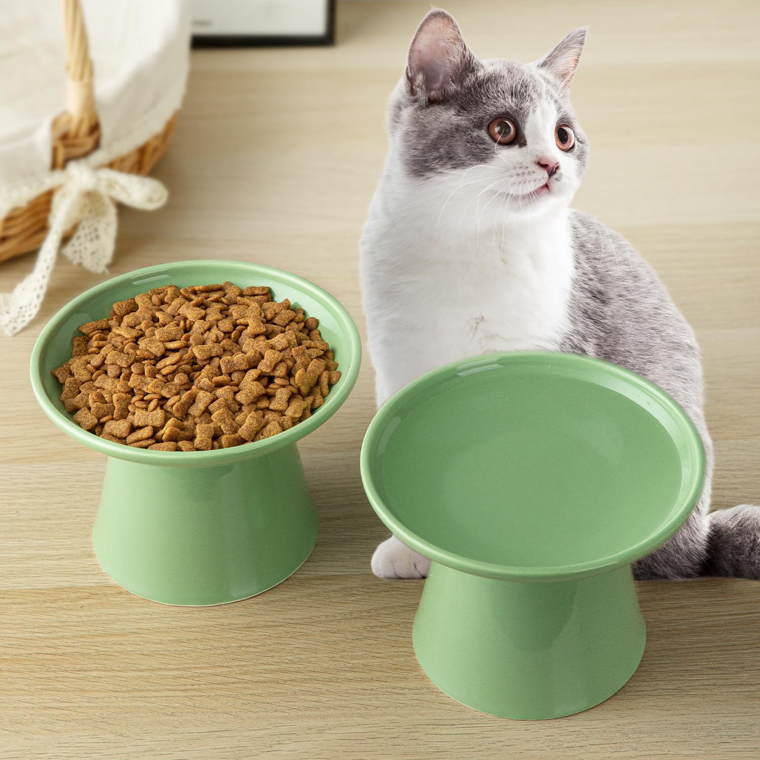 KITCHENLESTAR dishwasher-safe ceramic bowls are easy to clean after meals.