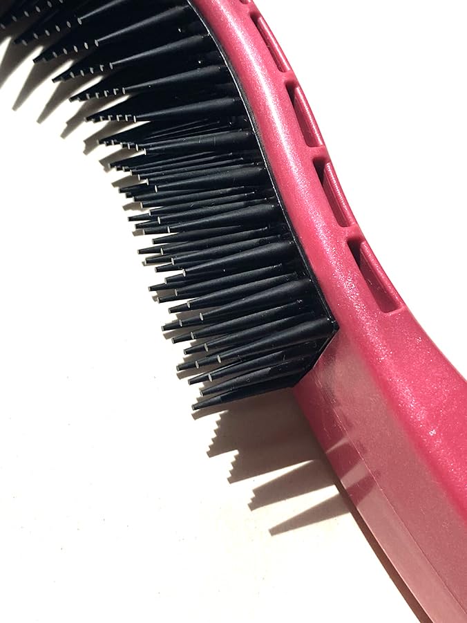 KittyWand whisker bristles with firm tips lift loose fur.