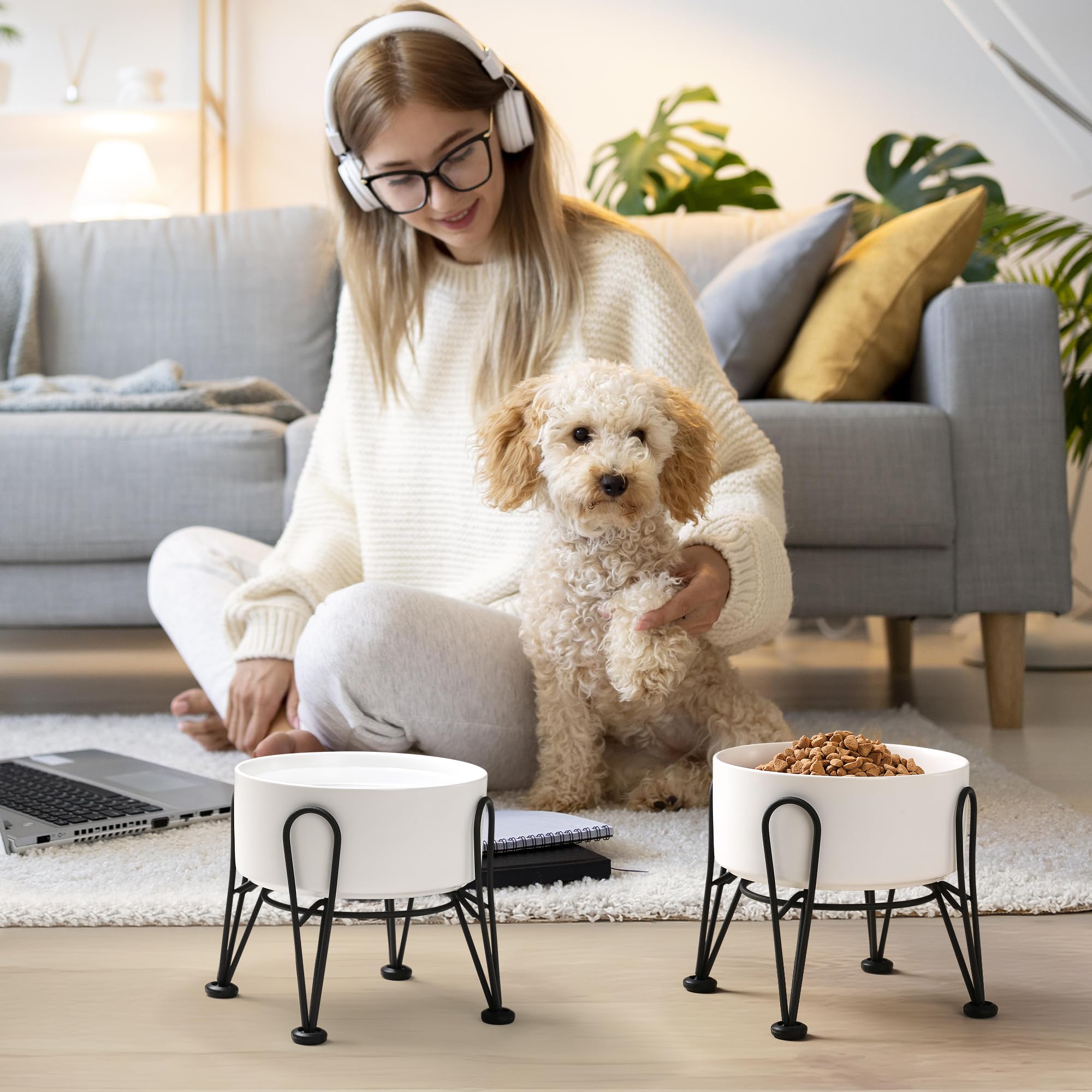 Kitwinney elevated feeding height supports ergonomic dining.