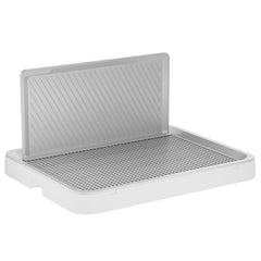 Kola Panda raised grid design keeps litter inside while reducing spills during use.