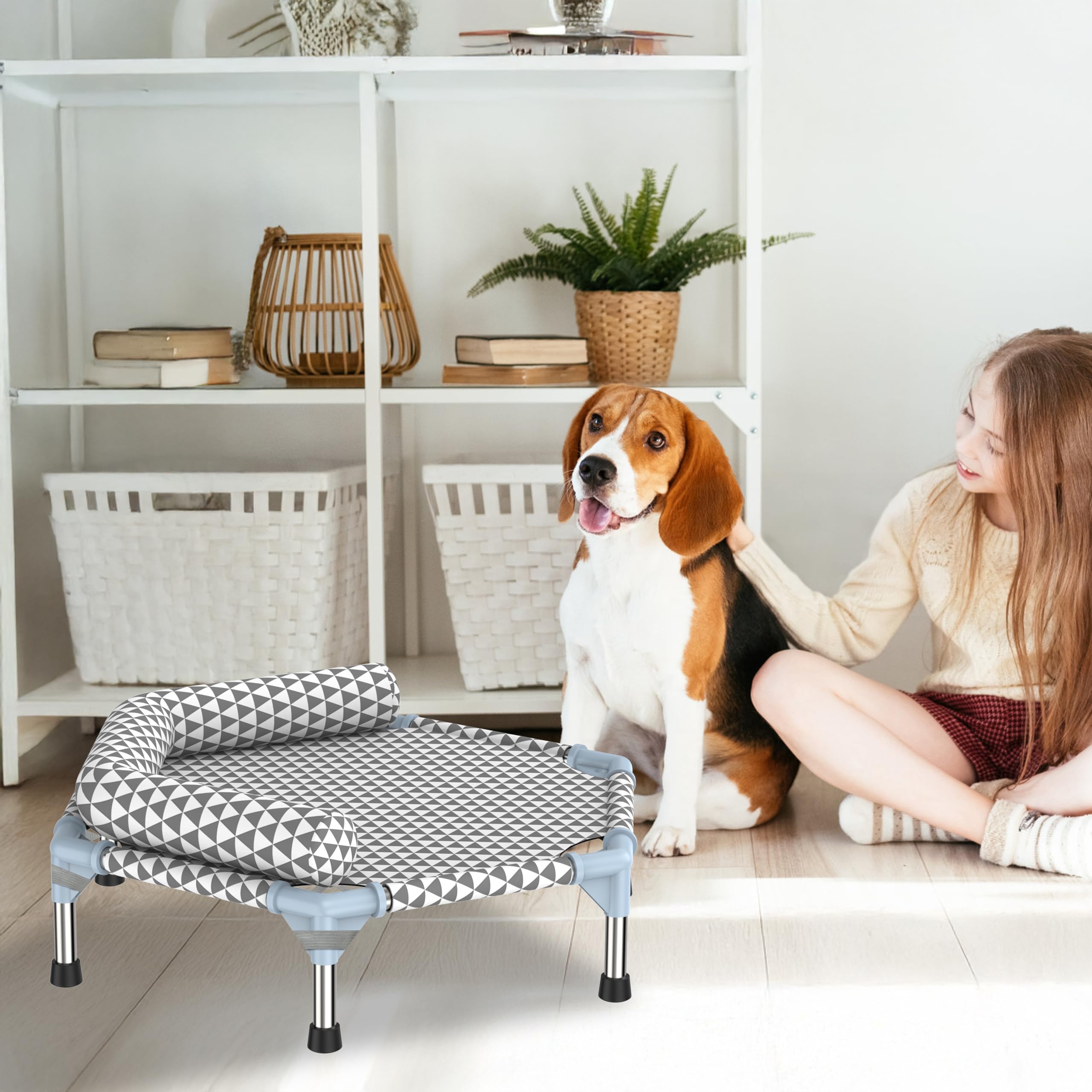Kuntrust elevated design keeps dogs off damp ground to protect joints.