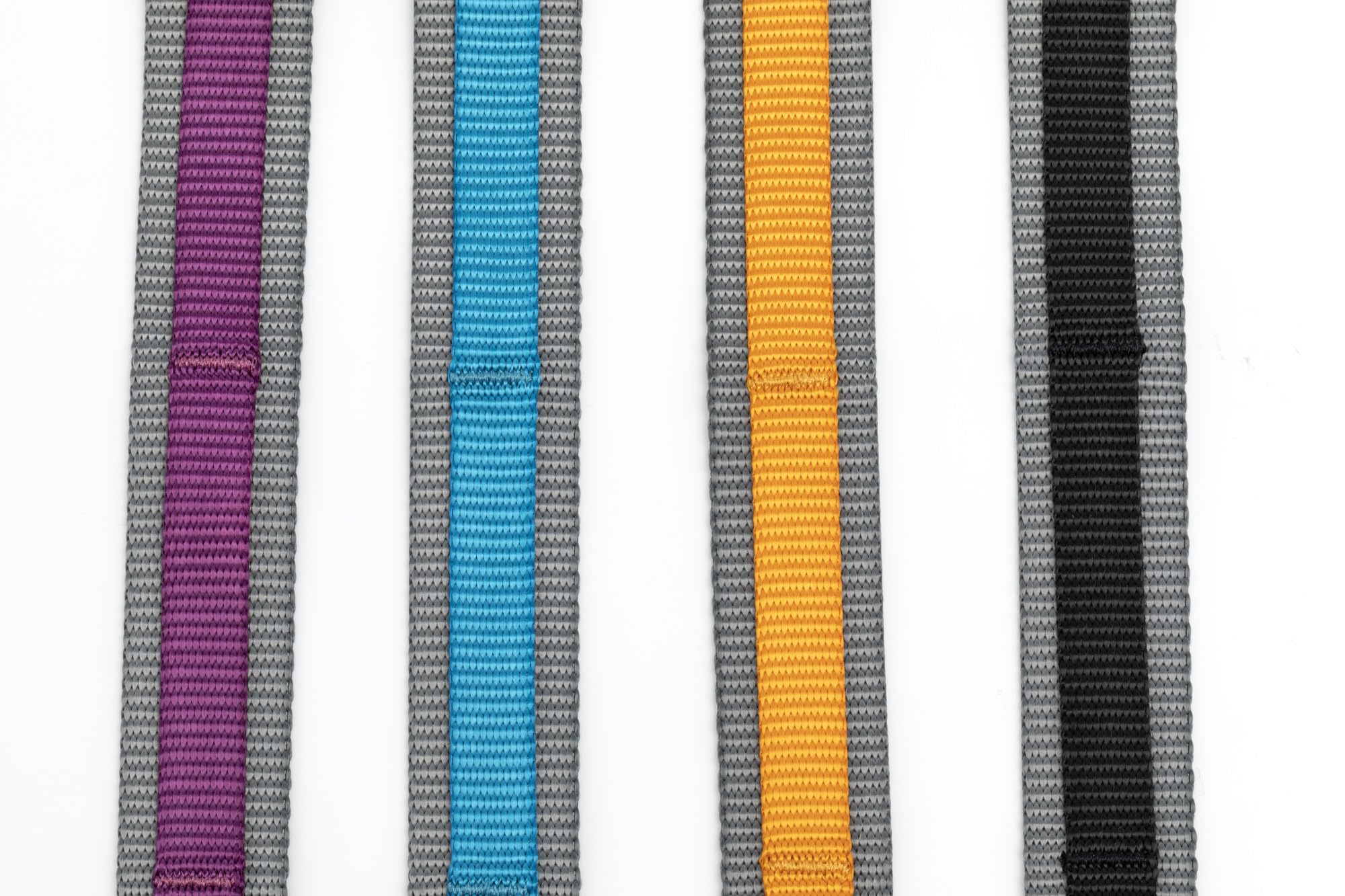 Kurgo Quantum Leash Web Keeper highlighted for attaching gear with flexible bungee.