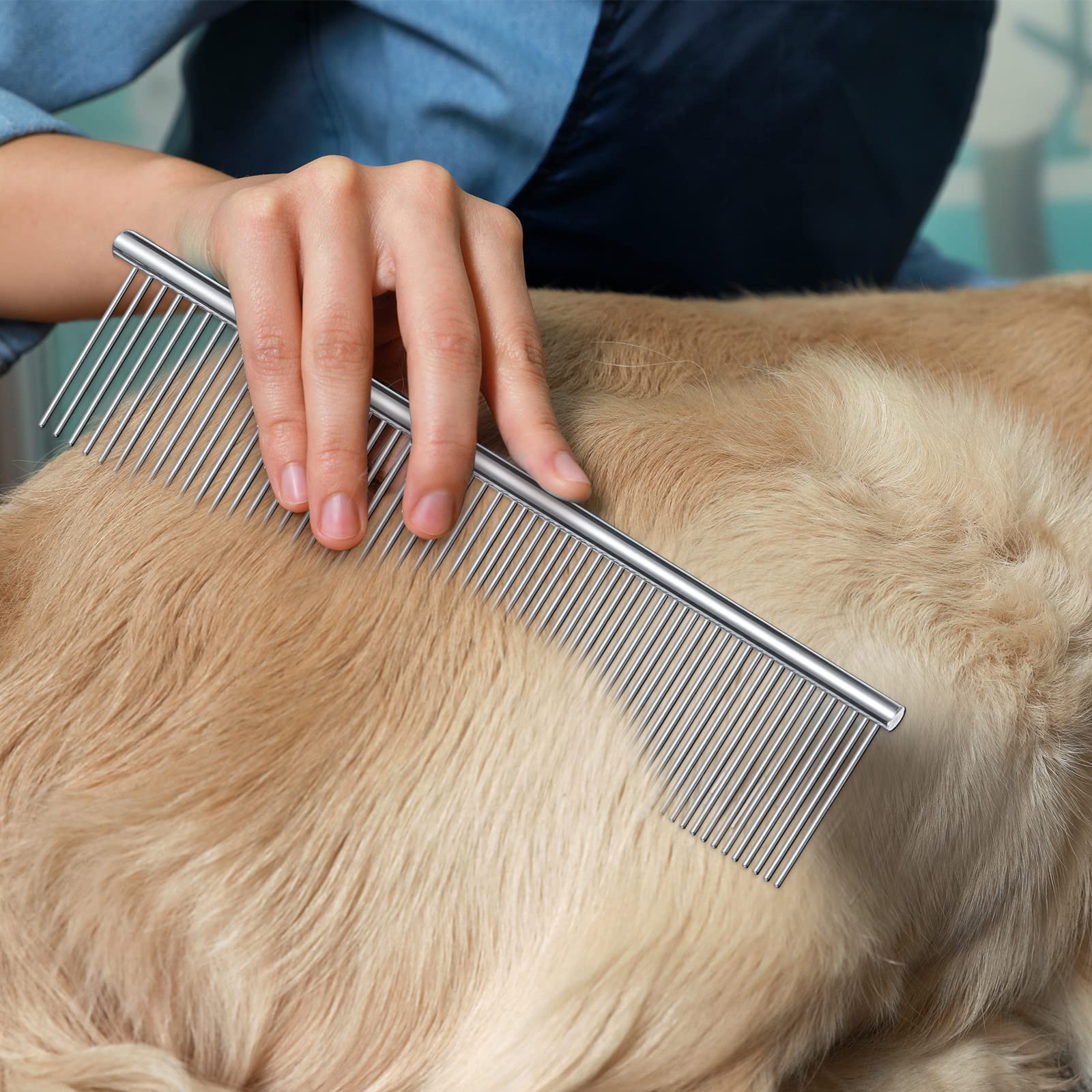 Lallisa smooth surface reduces snagging for comfortable brushing.