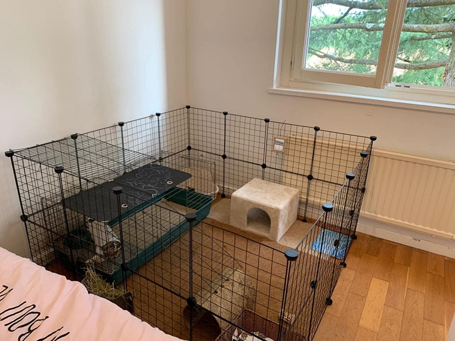 LANGXUN doors and easy-entry feature simplify pet movement.