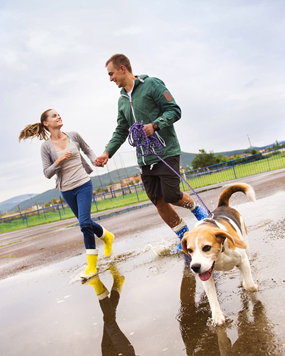 Lanwandeng long dog leash heavy duty design withstands pulling and tension.