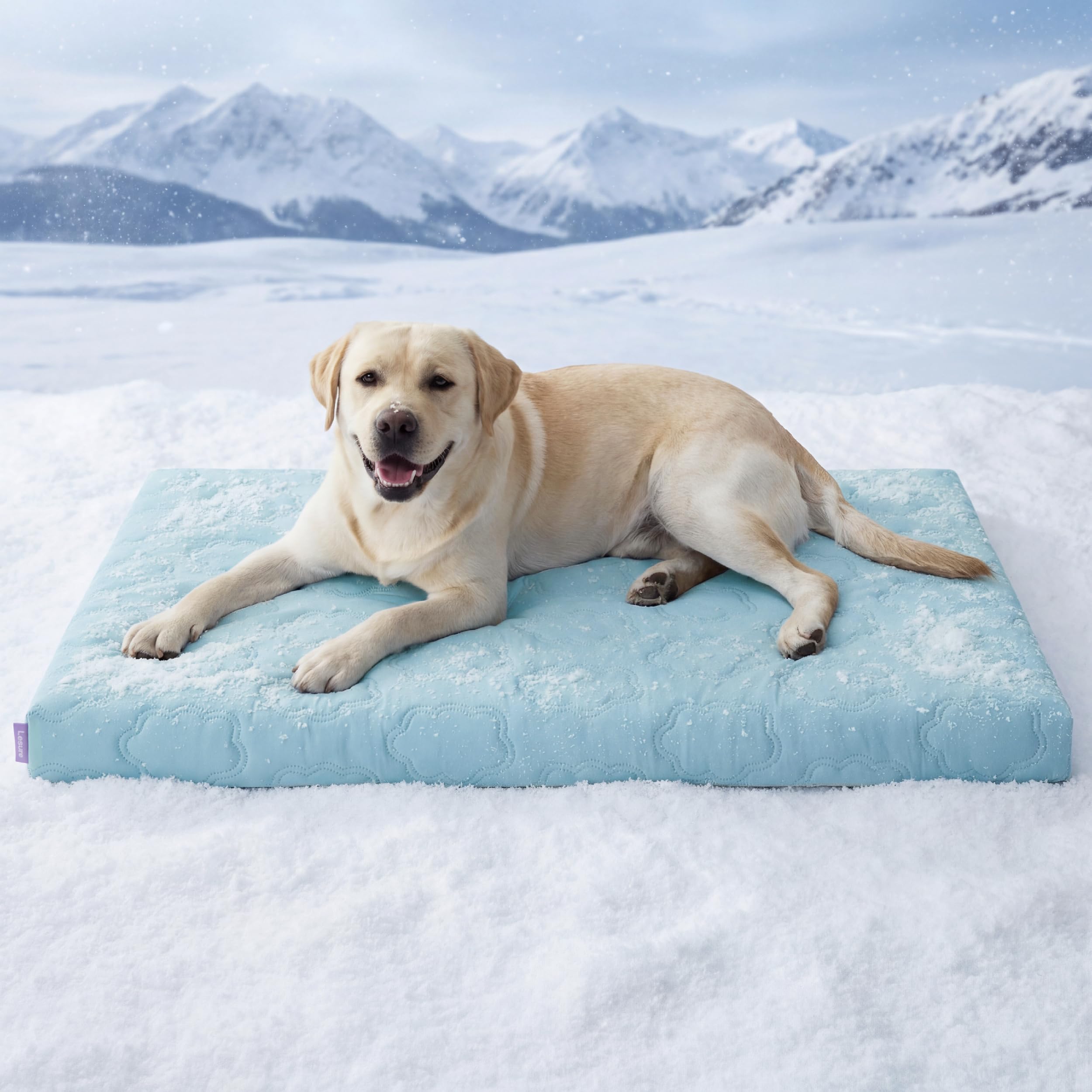 LE SURE XXL cooling bed cover close-up with bamboo blend for cooler comfort