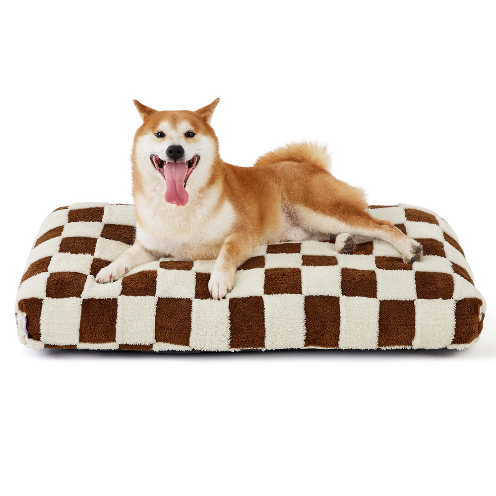 LE SURE large dog bed with checkered cover for cozy indoor lounging.