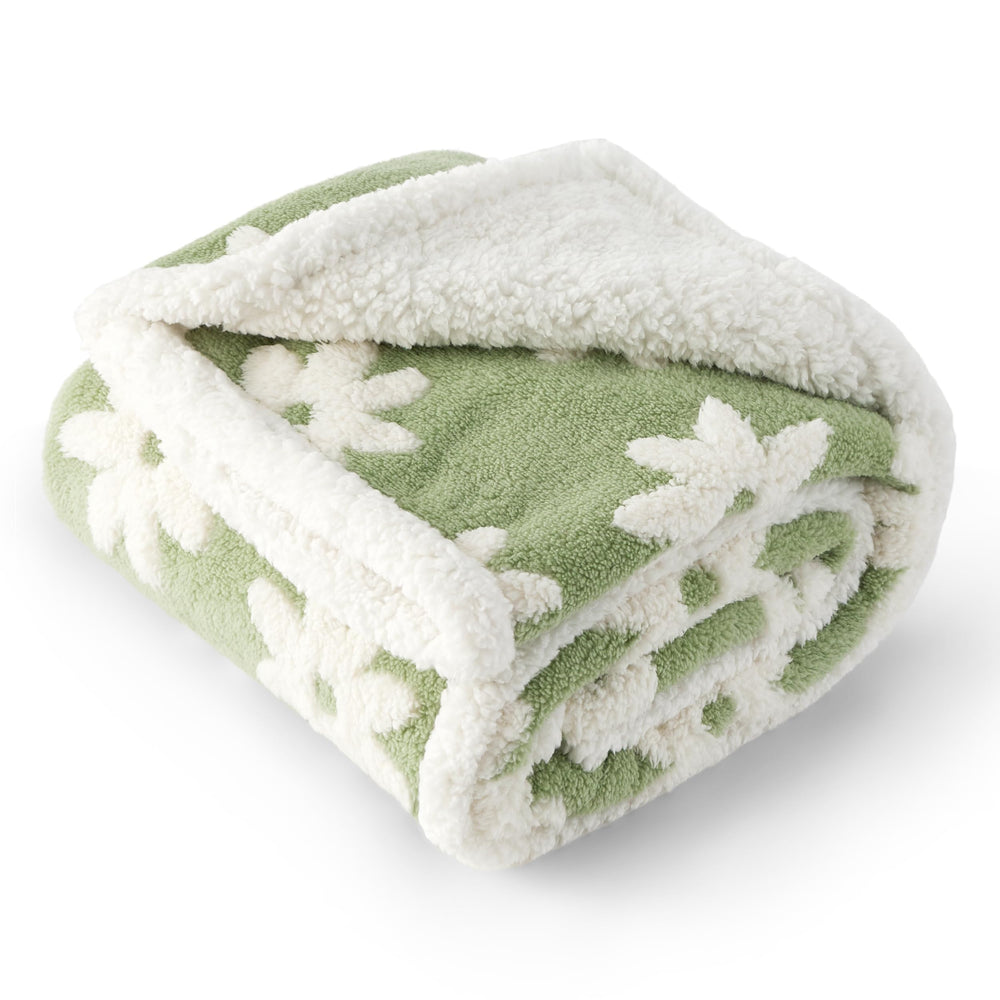 LE SURE easy-care blanket is machine washable for busy homes.