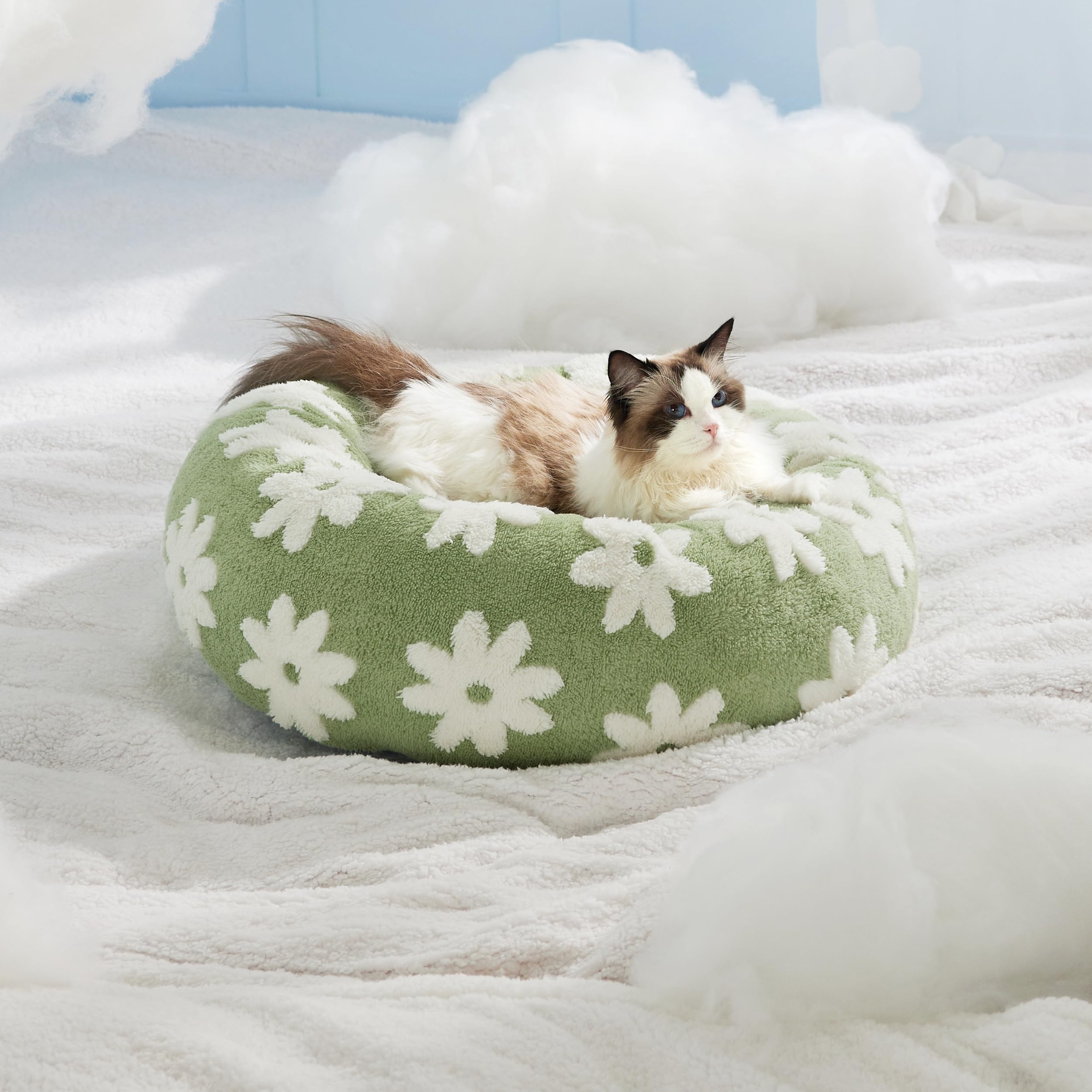 LE SURE donut bed is ideal for cats and small dogs