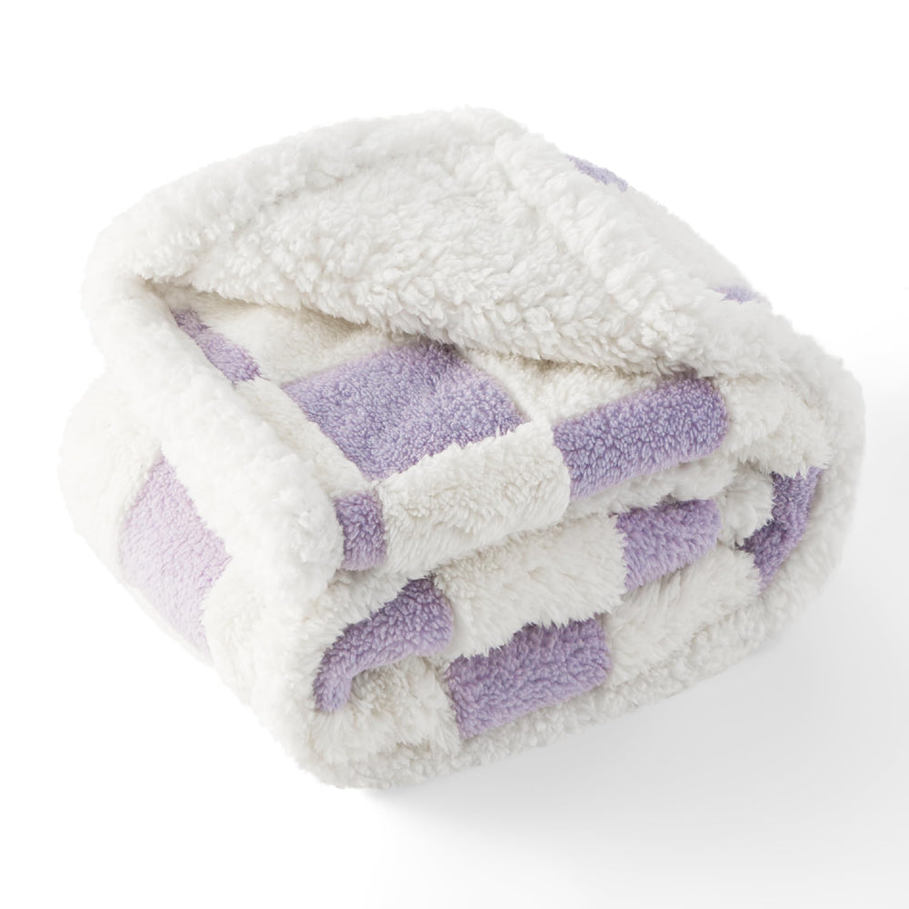 LE SURE Machine-washable blanket makes cleanup quick after playtime
