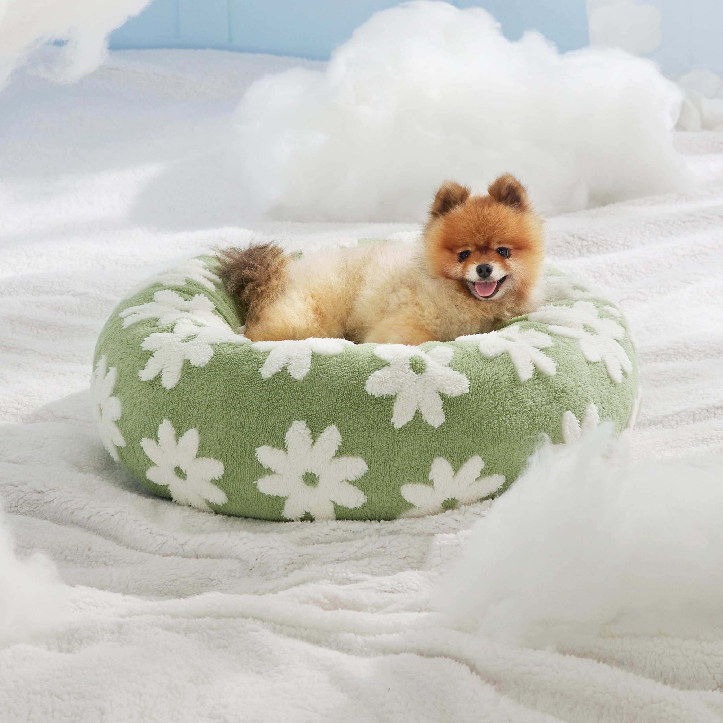 LE SURE bed suited for small-to-medium dogs or cats in living spaces
