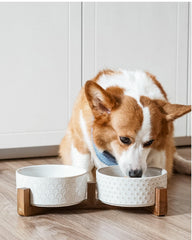 LE TAUCI heavy-weight base prevents sliding during meals