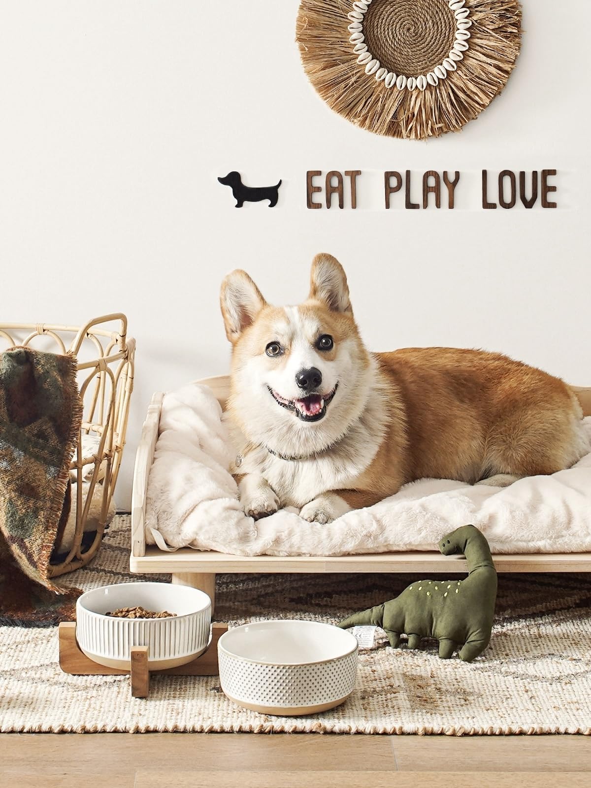 LE TAUCI PET ceramic bowl with wide mouth for comfortable feeding.