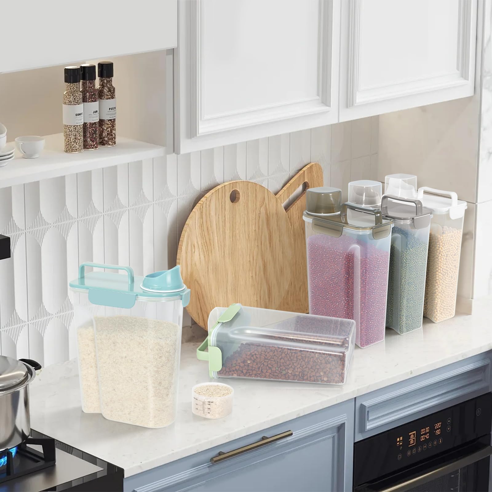 LEAWALK 5-liter capacity container stores kibble, rice or oats