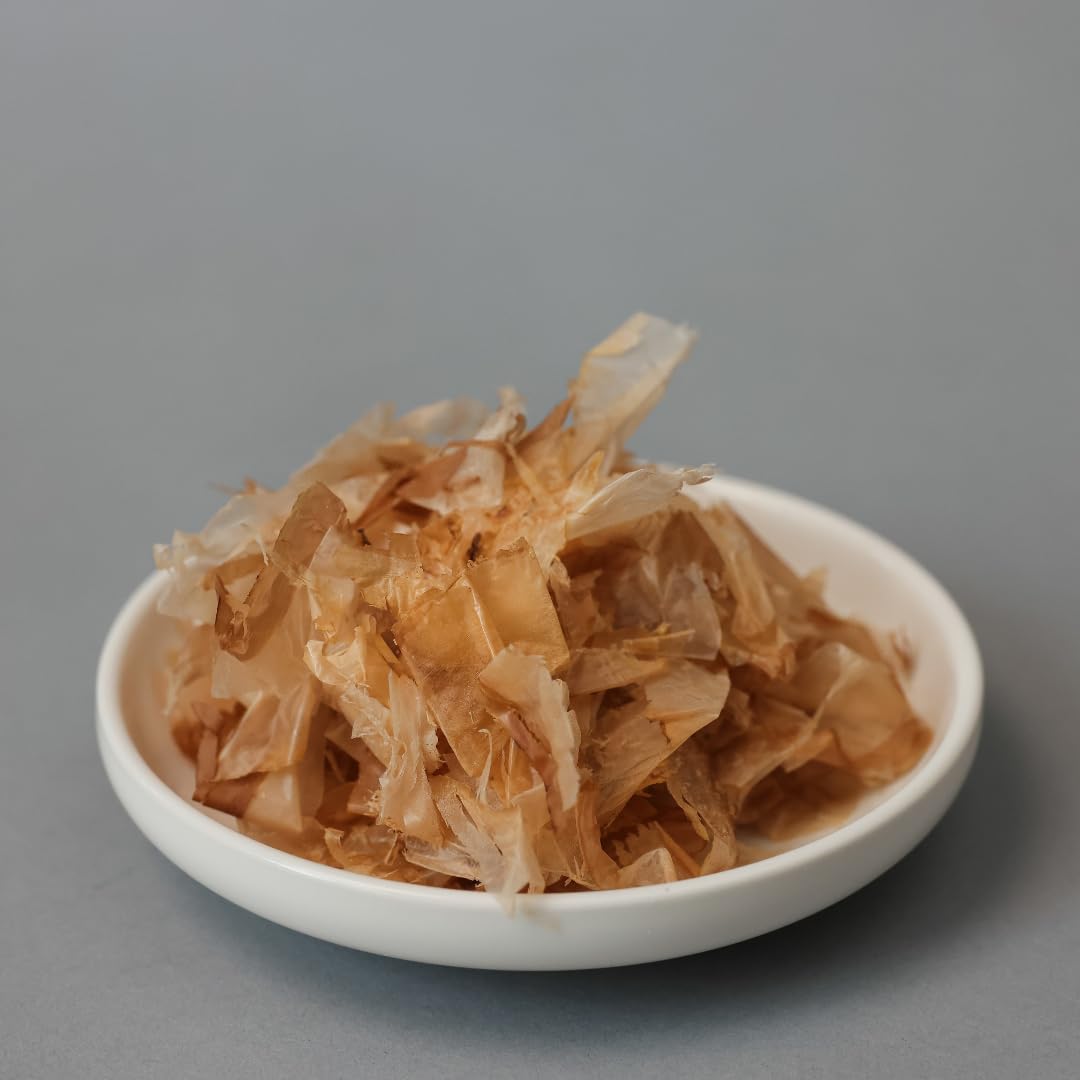 Life Essentials Bonito Flakes used as a training treat for cats and dogs.
