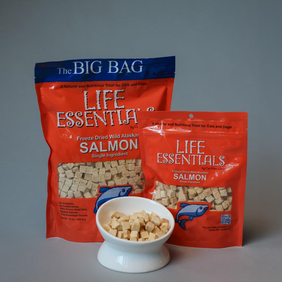 Life Essentials cat-dog treats breakable texture ideal for training sessions