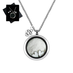 Lifelisa Cat Fur Keepsake Necklace on display preserves pet memories close to the heart.