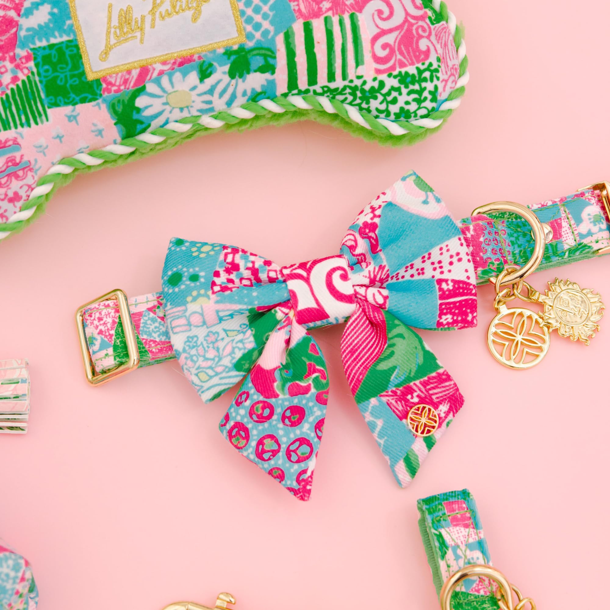 Gold Lilly Pulitzer emblem adds a polished, resort-ready touch
