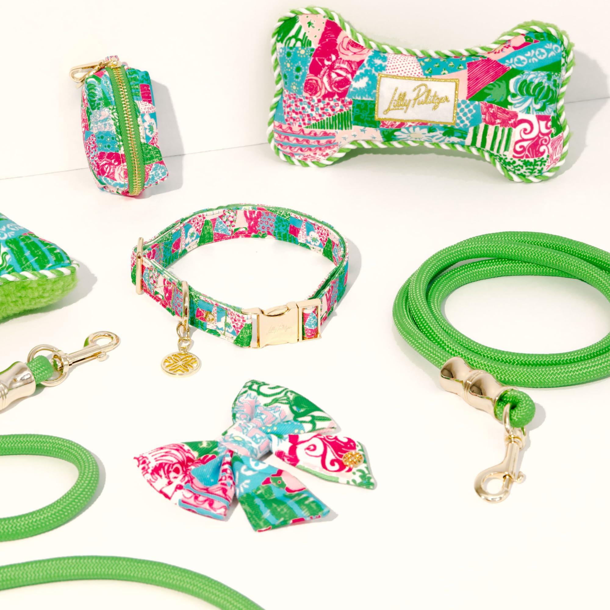 Close look at durable poly twill exterior of Lilly Pulitzer collar.