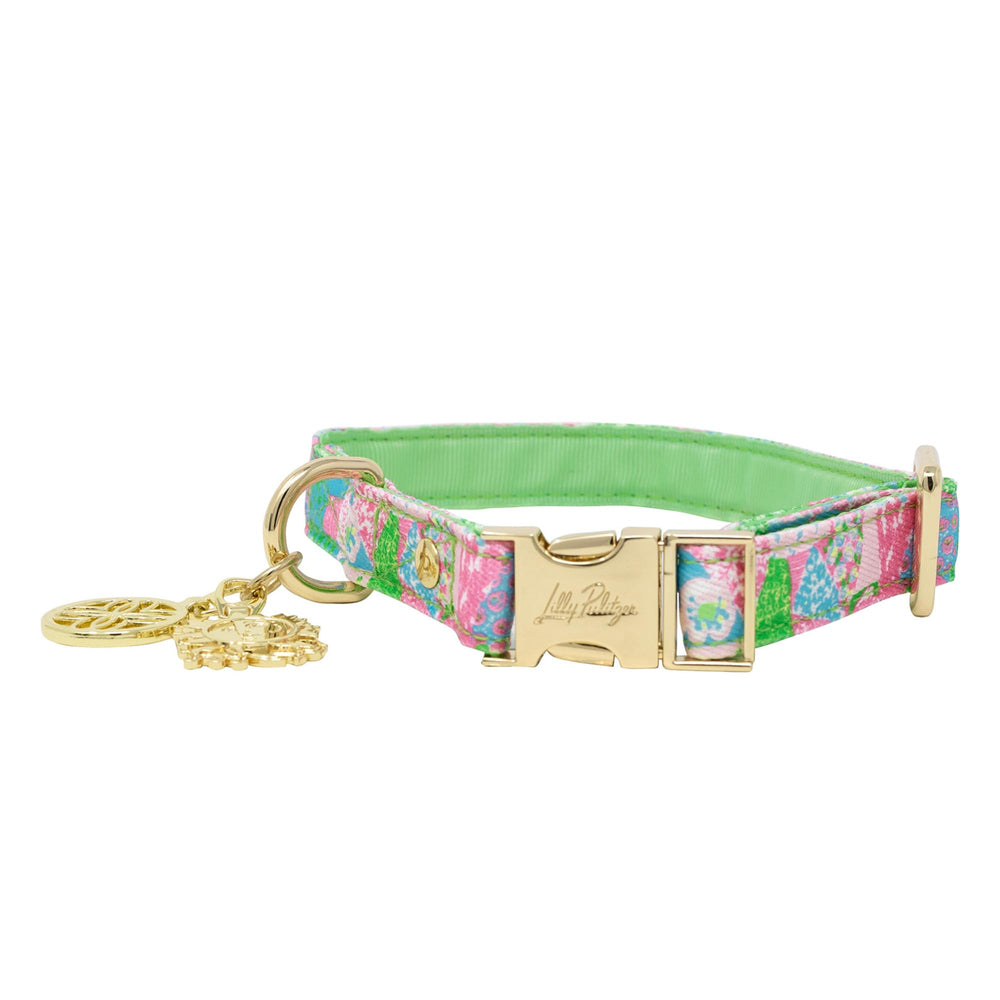 Lilly Pulitzer pet collar for small/medium dogs with adjustable fit.