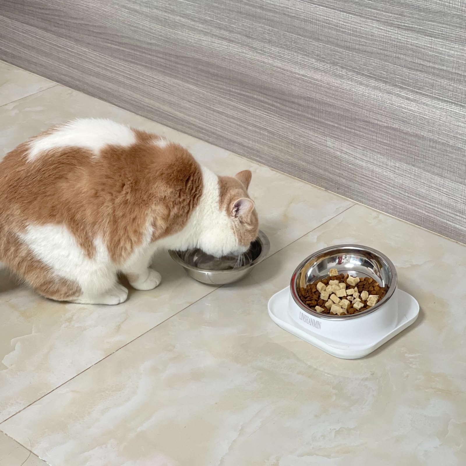 Linshanmin easy-clean plastic stand securely holds bowls in place