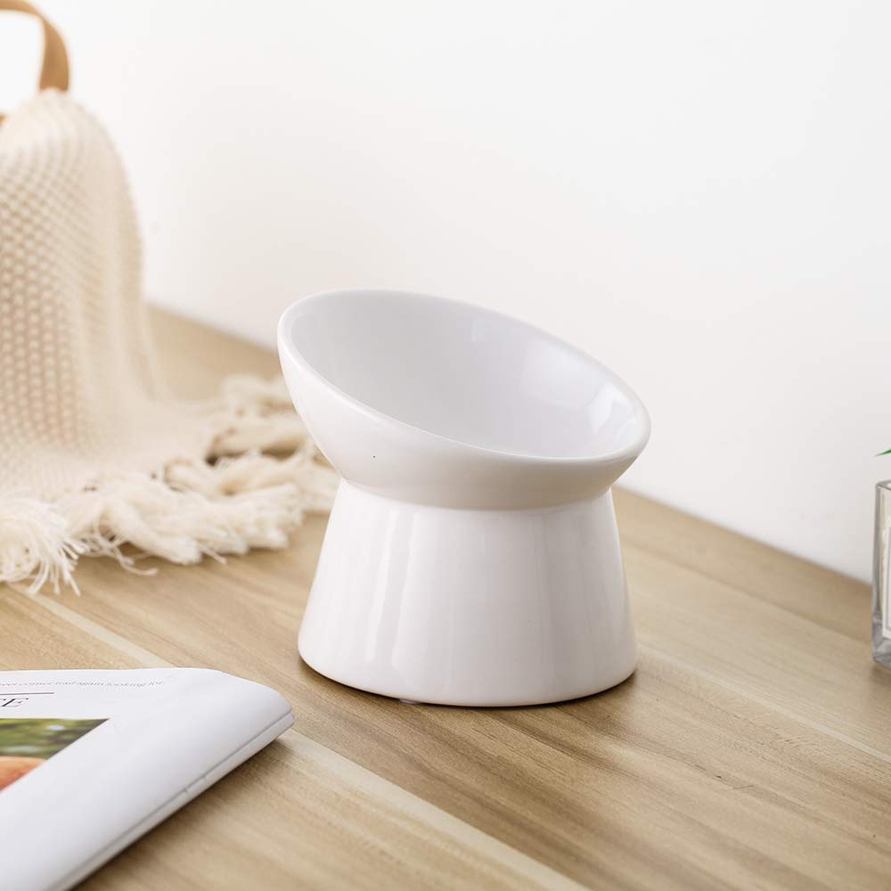 LIONWEI elevated feeding height supports natural neck alignment.
