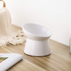 LIONWEI elevated feeding height supports natural neck alignment.