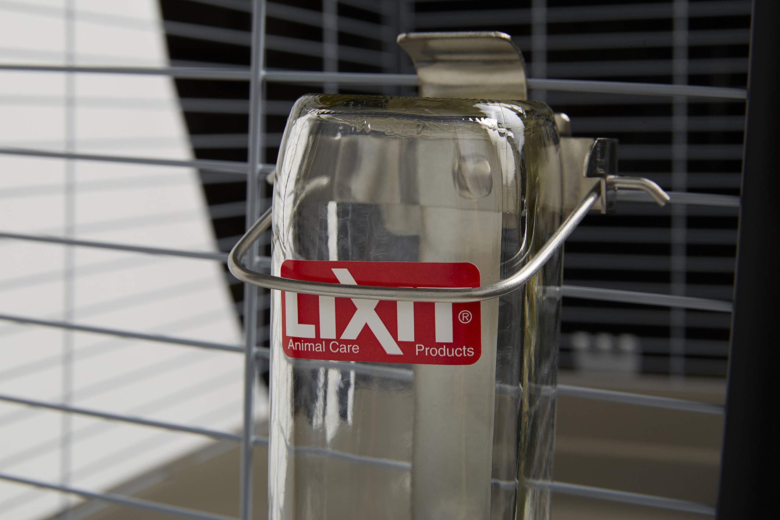 Lixit large 5/8 inch nozzle in action for large parrots