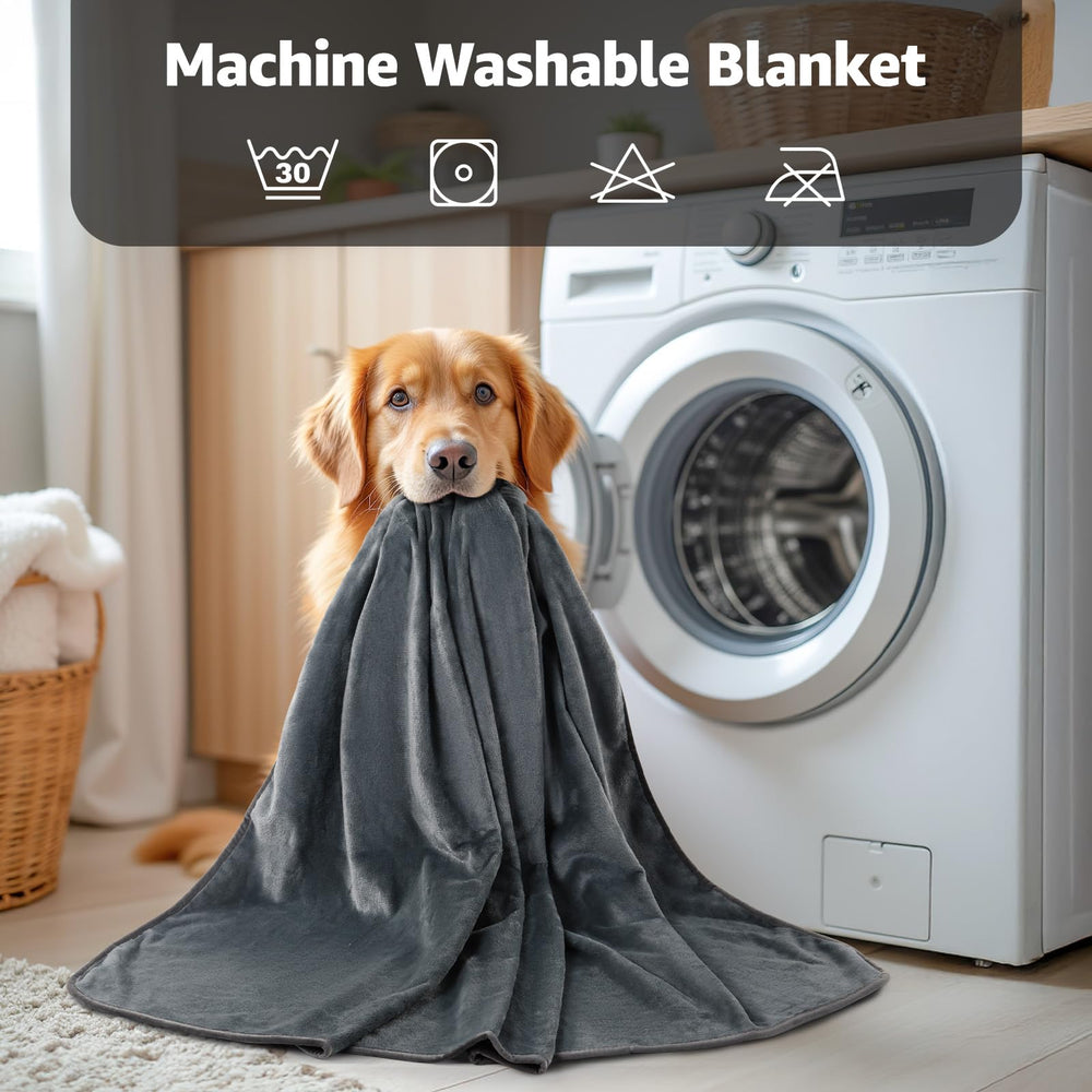 LOOBANI machine-washable flannel blanket is easy to clean after spills.