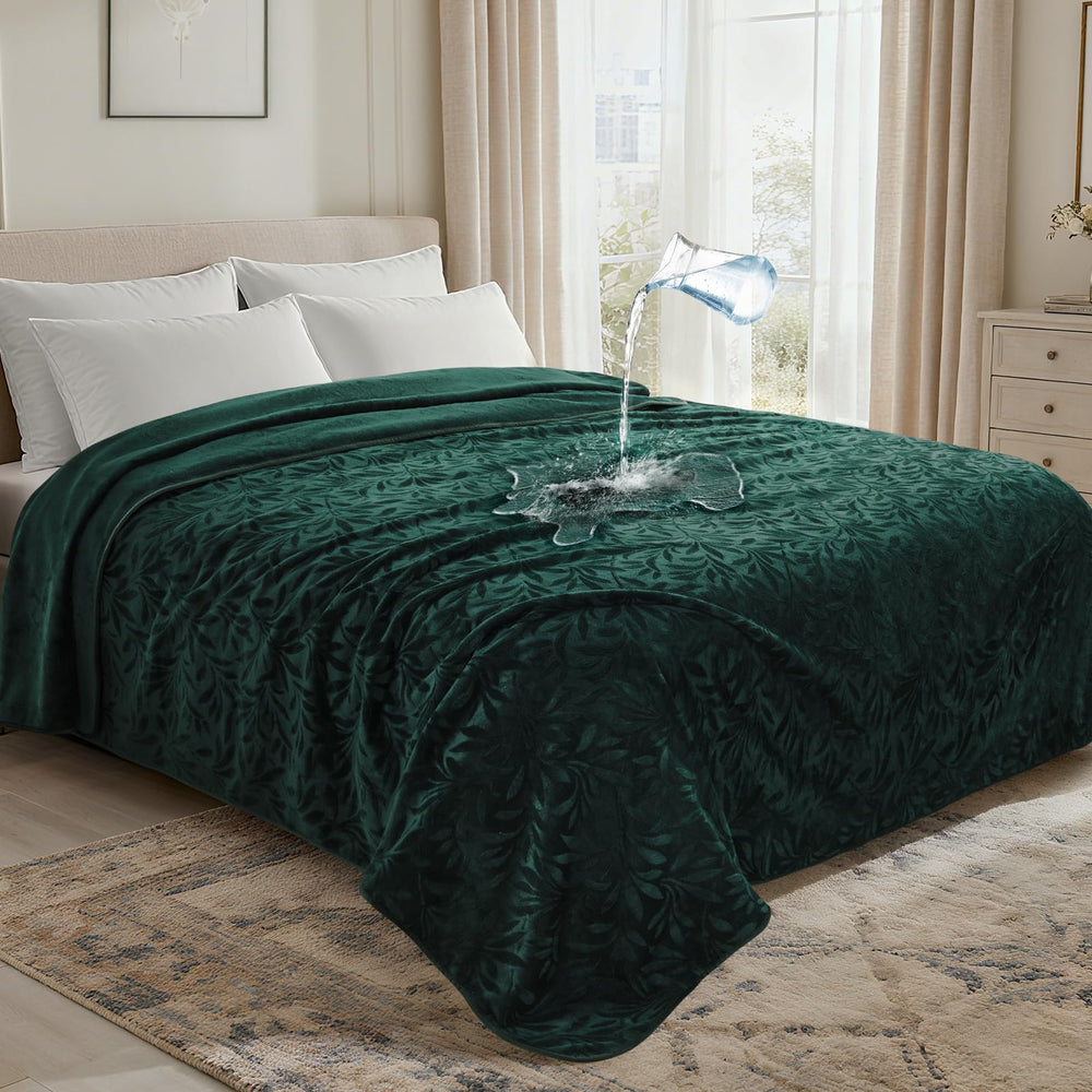 LOOBANI bed leaf-front blanket protects against spills with leaf jacquard.