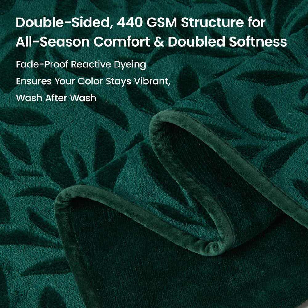 LOOBANI large-dog friendly blanket guards furniture from accidents.