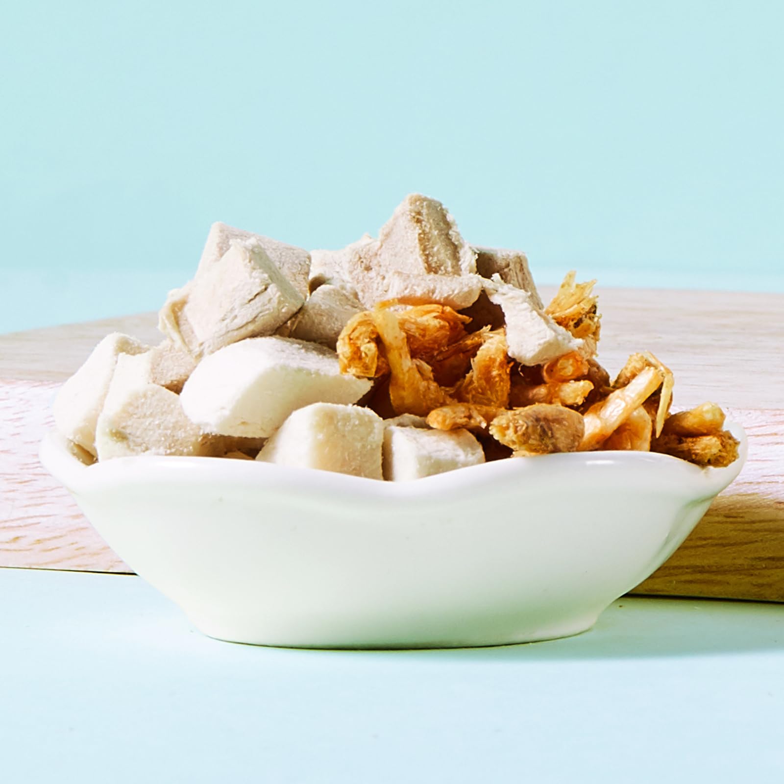 Loves4Pets Turtle Food is free from artificial colors, flavors, or preservatives.